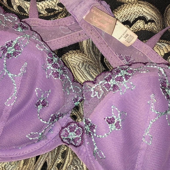 2/$30 VS Angels Bra - 34B - Picture 2 of 5